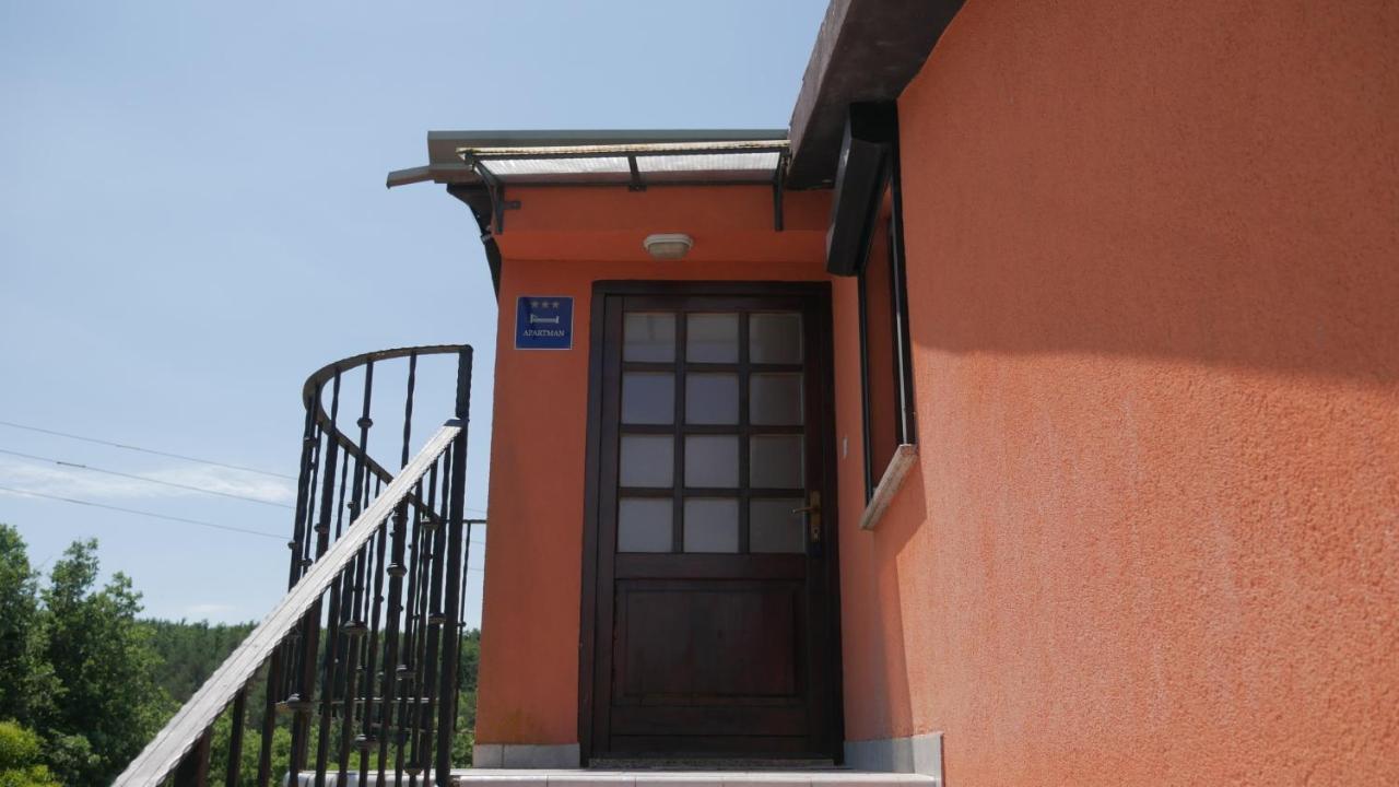 Apartment Kornarija Бує Екстер'єр фото