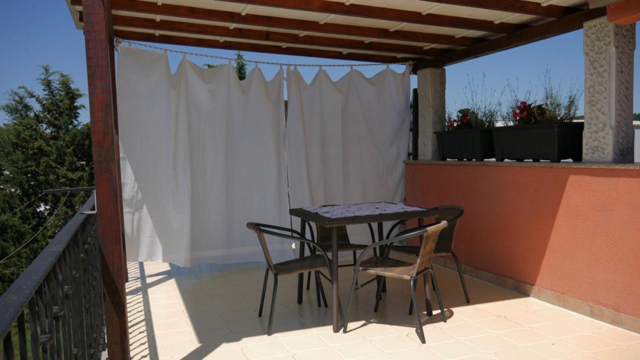 Apartment Kornarija Бує Екстер'єр фото